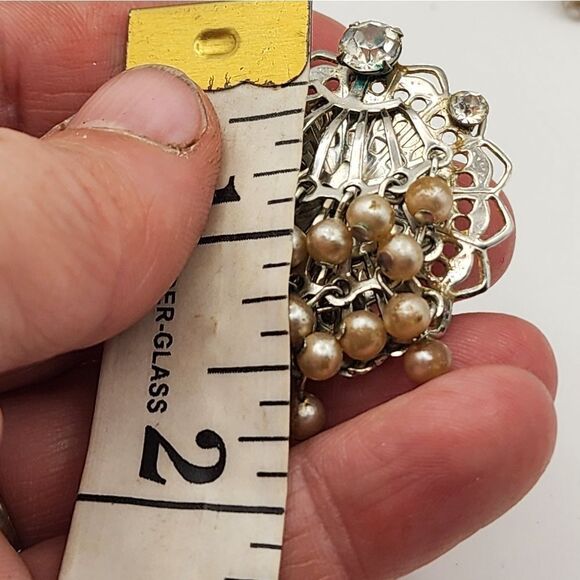 Vintage Clear Rhinestone And Cream Beads Waterfall Large Clip On Earrings - Picture 4 of 4